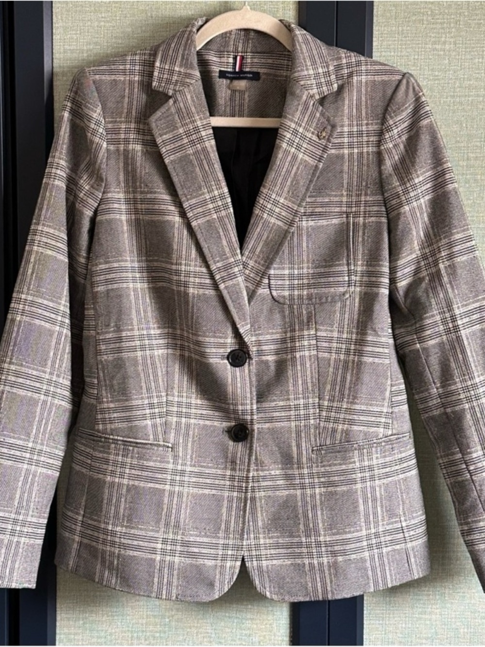 Tommy Hilfiger Black Ivory Large Plaid Classic 2 Botton Suit Blazer NWOT, Size 6